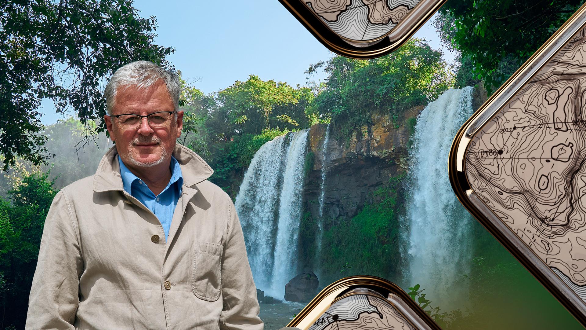 Landschaftspanorama der Iguazú-Wasserfälle zwischen Brasilien und Argentinien vor blauem Himmel