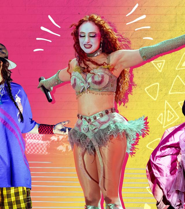Collage mit Billie Eilish in lässigem Outfit, Chappell Roan in einem verspielten Bühnenkostüm und Janelle Monáe mit ausdrucksstarkem Look, vor einem bunten Hintergrund mit Discokugel. 