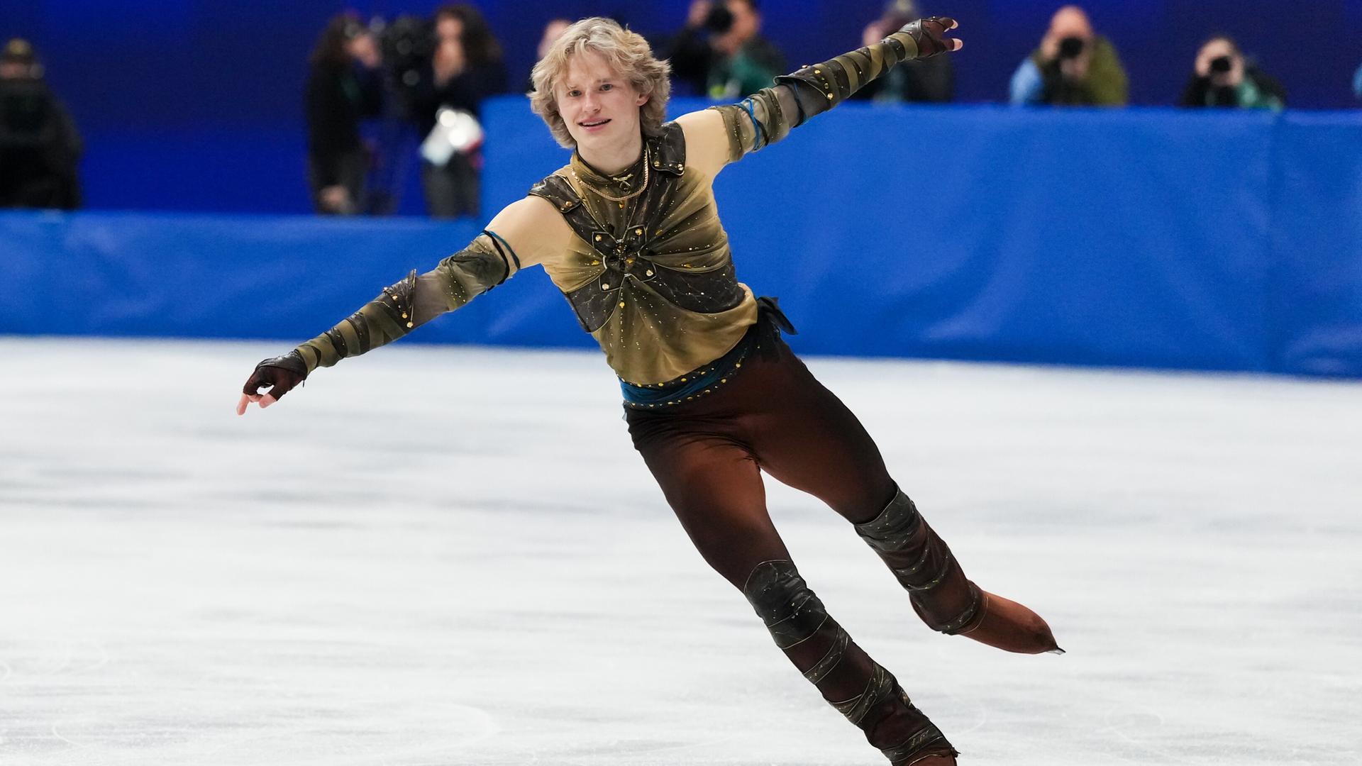 Ilia Malinin beim Kurzprogramm im Eiskunstlauf-Einzel der Herren.