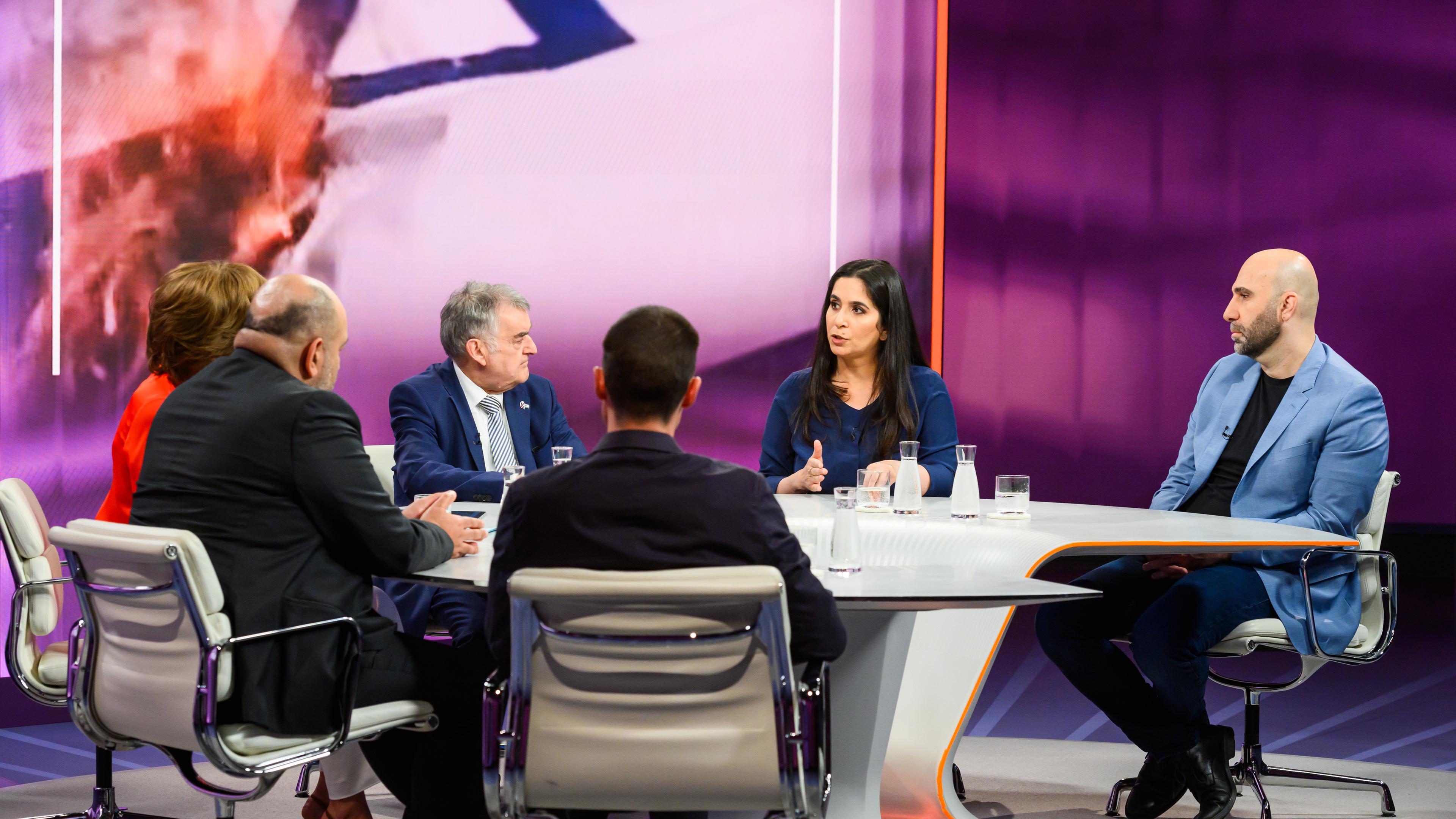 Von links: Ronen Steinke, Omid Nouripour, Maybrit Illner, Herbert Reul, Souad Mekhennet, Ahmad Mansour