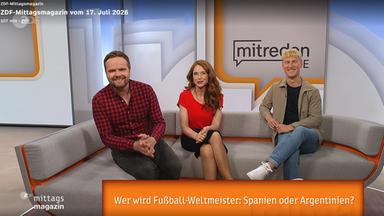 Wettermoderator Benjamin Stöwe neben Moderatorin Mirjam Meinhardt und Sportmoderator Marvin Kirsch sitzend auf der Couch im ZDF-Mittagsmagazin. Eingeblendet das Umfrageergebnis von ZDF mitreden zur Frage, wer Gußball-Weltmeister wird