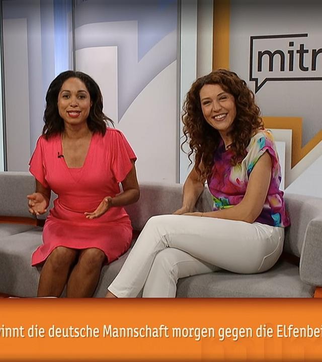 Screenshot ZDF-Mittagsmagazin-Couch mit Wettermoderator Benjamin Stöwe, Jana Paraigis und Lena Kesting, darunter eingeblendet die ZDFmitreden-live-Frage: Gewinnt Deutschland gegen die Elfenbeinküste