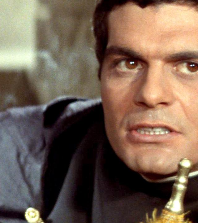 Emir Alaou (Omar Sharif)