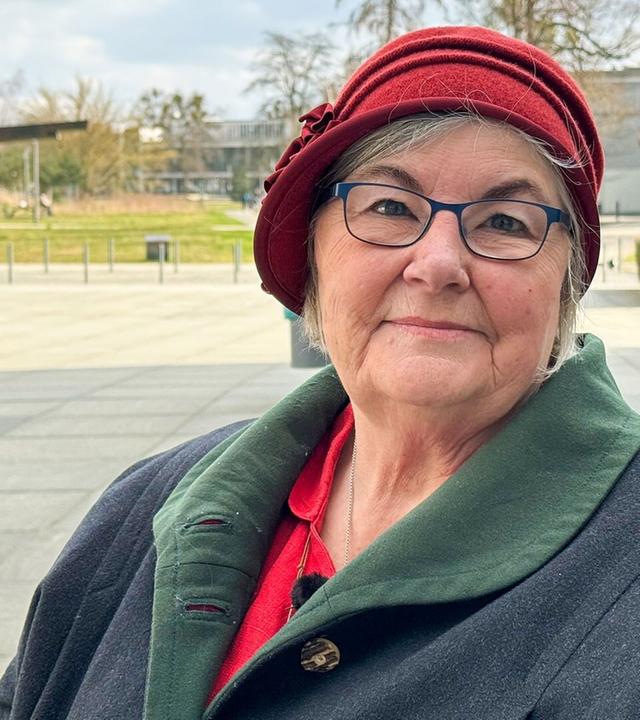 Arm dran, selbst schuld? fragt Tan Caglar