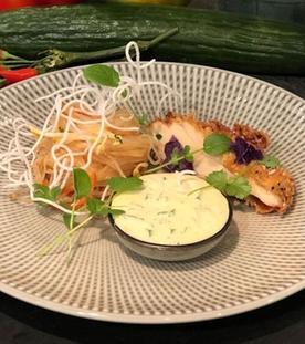 Asiatisches Backhendl mit Glasnudelsalat