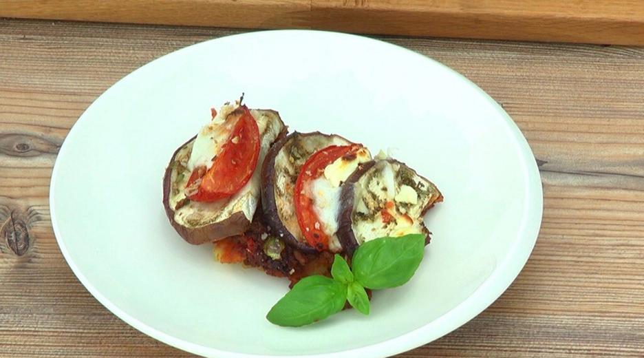 Auberginenauflauf mit Tomaten und Käse