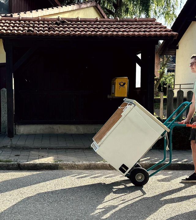 Aufgsperrt is · Eine Dorfwirtschaft in 30 Tagen