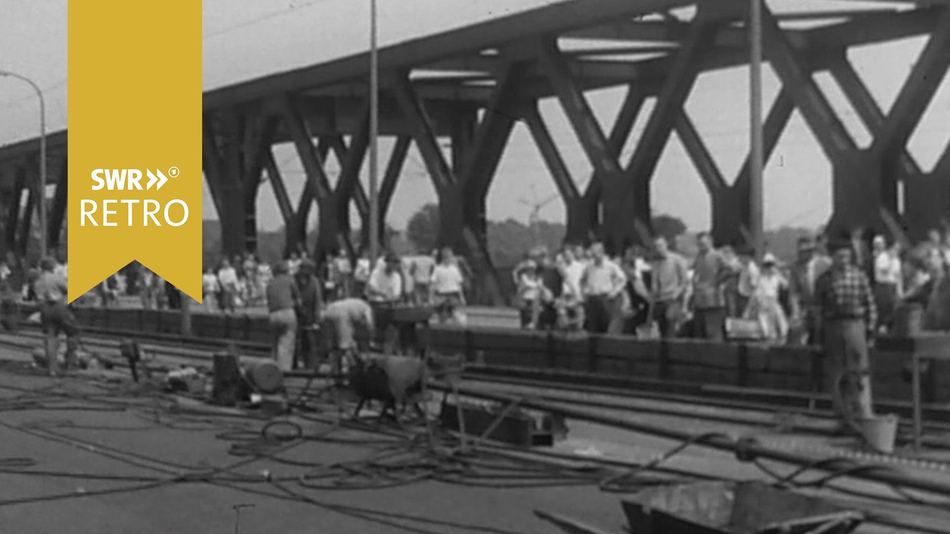 Bau der Rheinbrücke zwischen Mannheim und Ludwigshafen