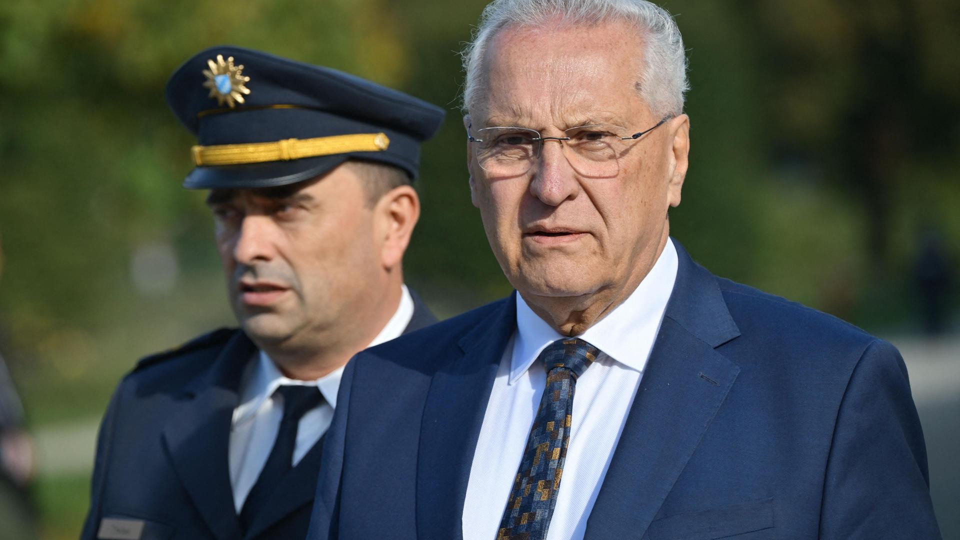BR24live: Innenminister Herrmann äußert sich zur Tat bei Waffenkontrolle in Berngau