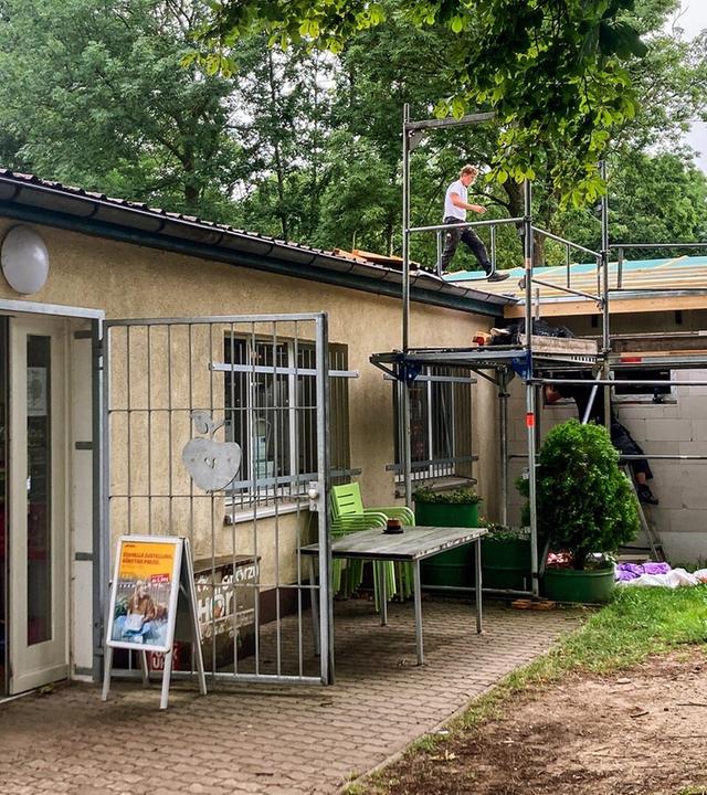 Brötchen, Brause, Baumaschinen - Ein Dorfladen will wachsen