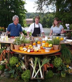 Crêpes mit flambierten Orangen und Pralineneis