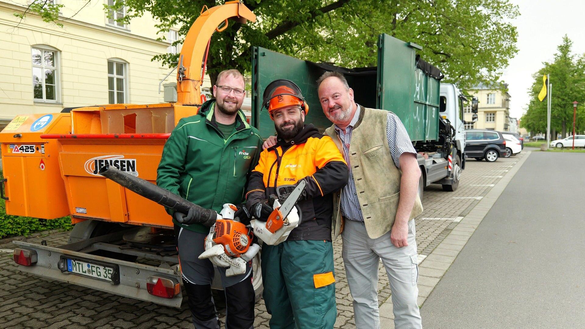 Dr. Emkus als Baumpfleger