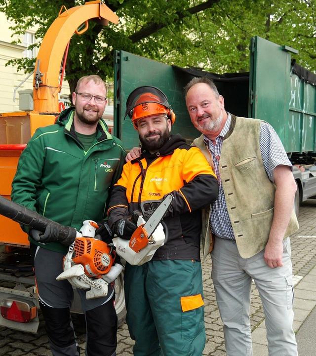 Dr. Emkus als Baumpfleger