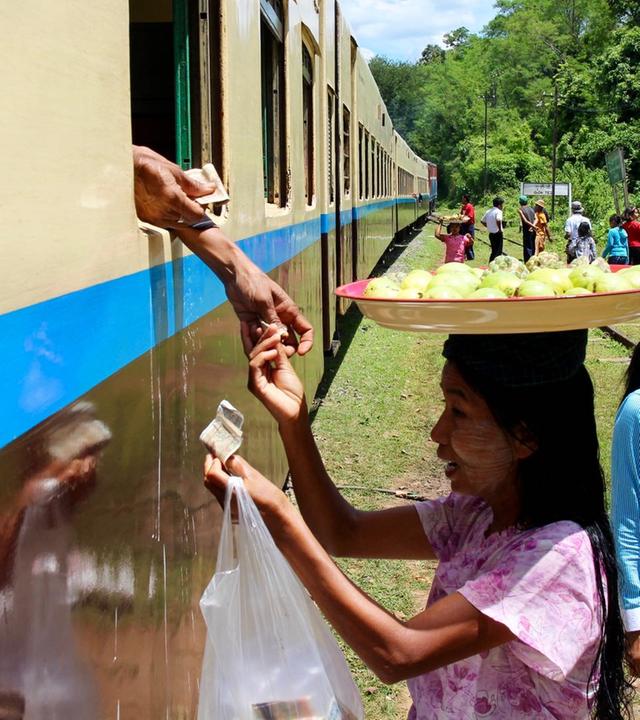 Durch Myanmar im Mandalay-Lashio-Express