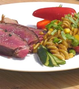 Entrecôte vom Grill mit Nudelsalat