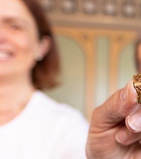 Familiengeheimnisse: Goldring und mehr