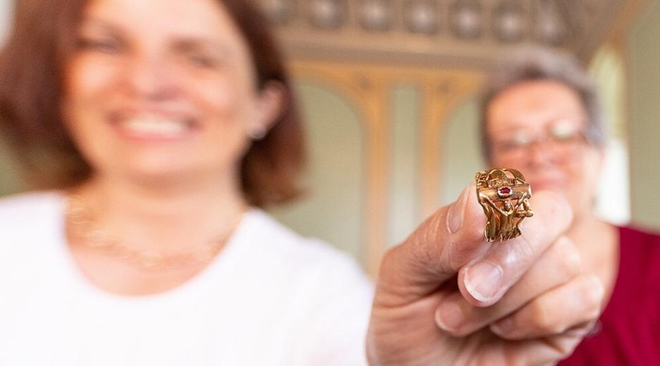 Familiengeheimnisse: Goldring und mehr