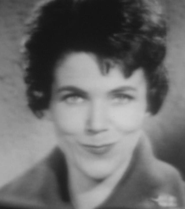 Fernsehansagerin Margit Schaumäker bei Anmoderation der Aktuellen Kamera am 09.10.1961 im DFF