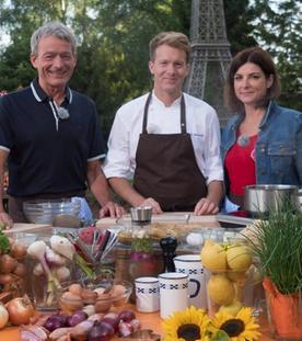 Gefüllte Klöße mit Sauerkraut und Schinken-Salbei-Specksoße