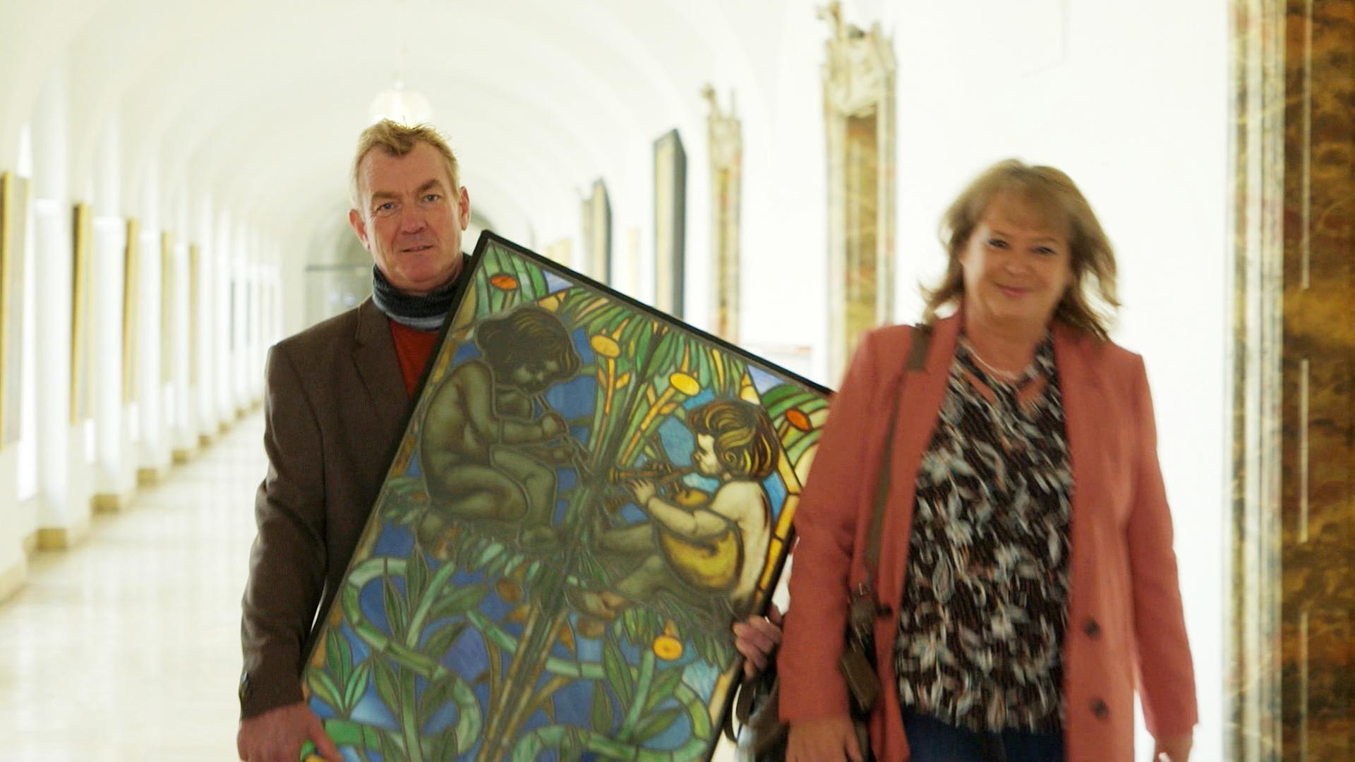 Glasfenster mit undurchsichtiger Vergangenheit. Und mehr...