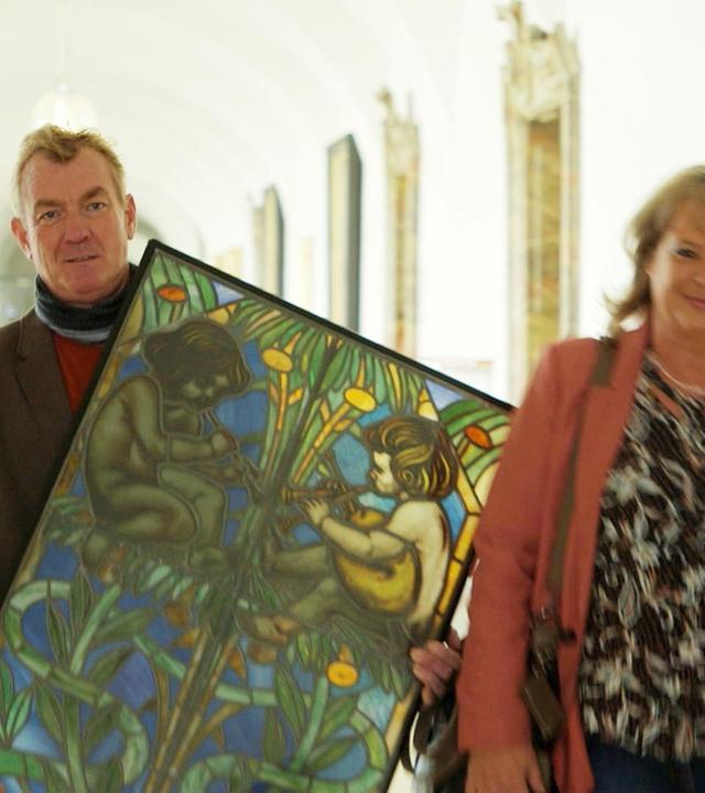 Glasfenster mit undurchsichtiger Vergangenheit. Und mehr...