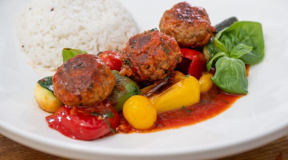 Hackbällchen mit Grillgemüse