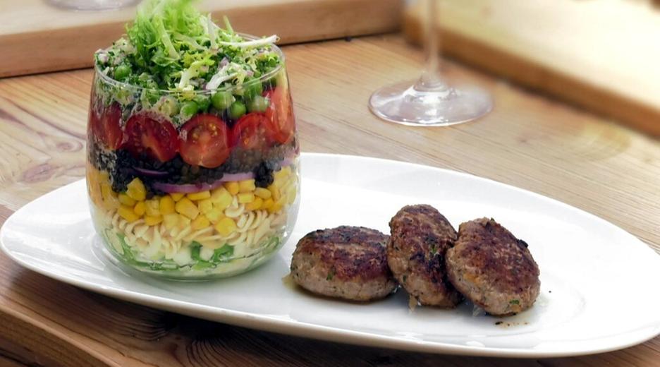 Hackküchelscher mit Schichtsalat