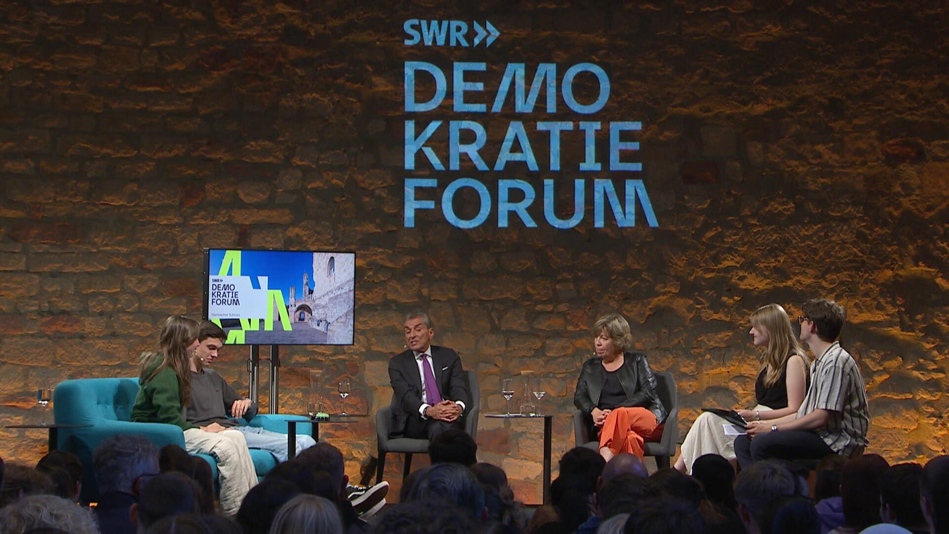 Hass, Fake News, Antisemitismus – Was macht das mit unserer Demokratie?