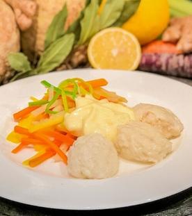 Hechtklößchen mit Ingwer-Gemüse-Ragout