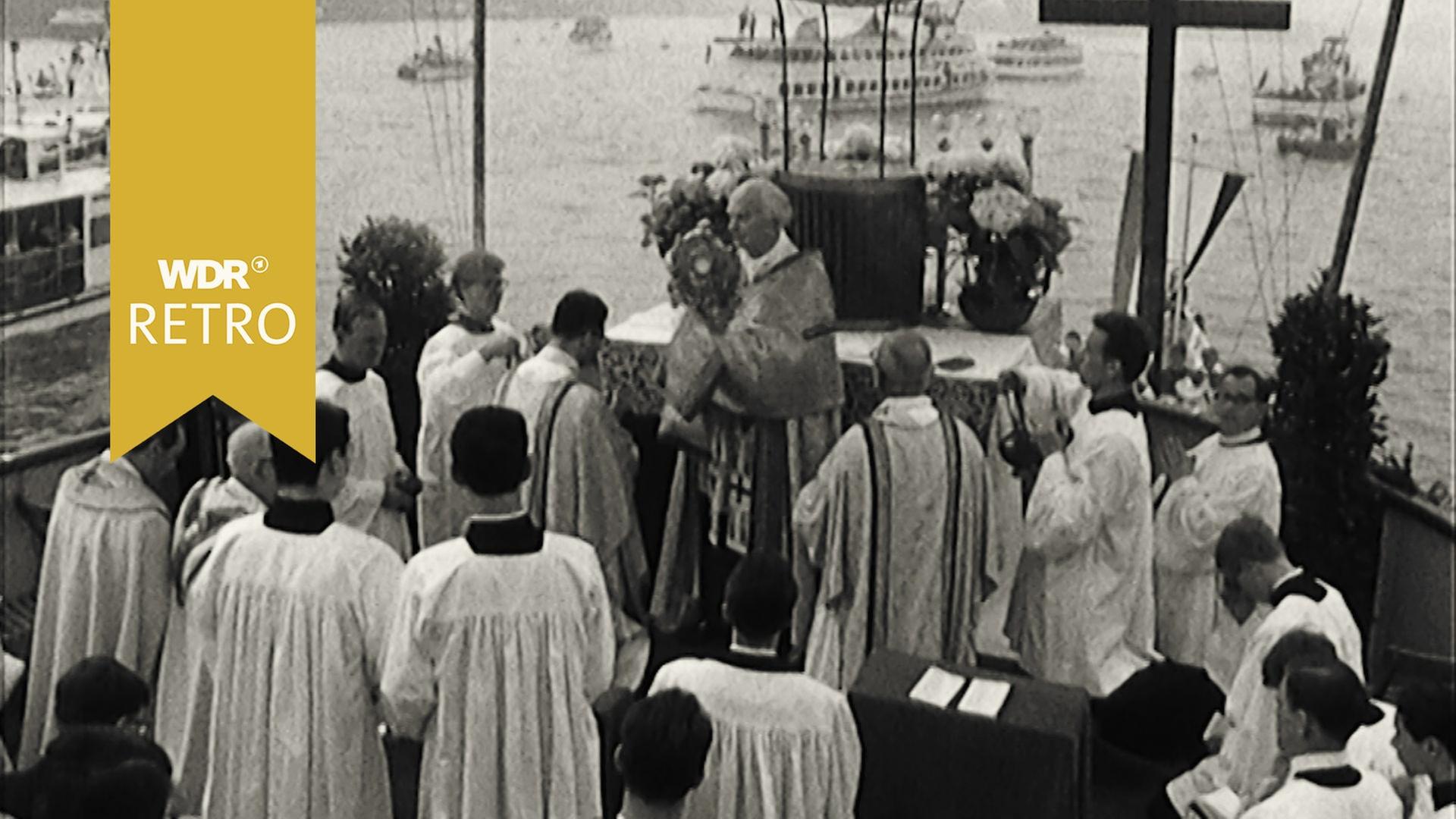 Historische Schiffsprozession auf dem Rhein