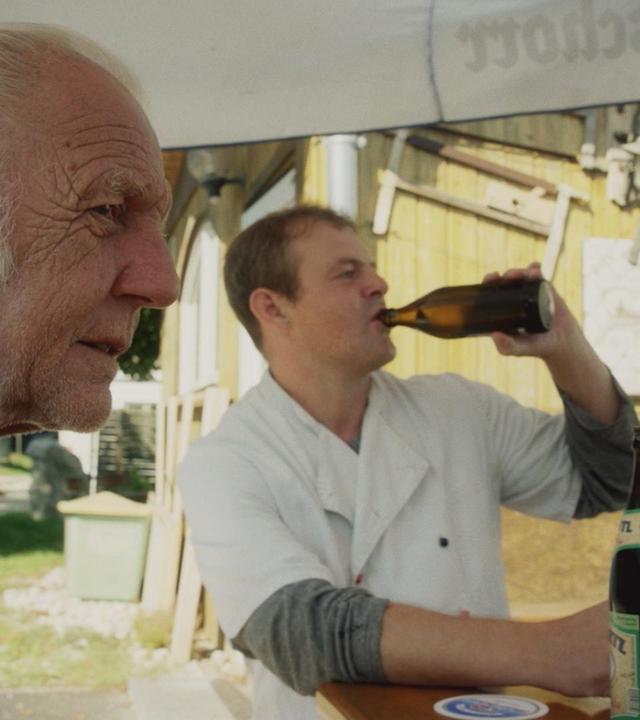 Jeder hängt an dem  Faden