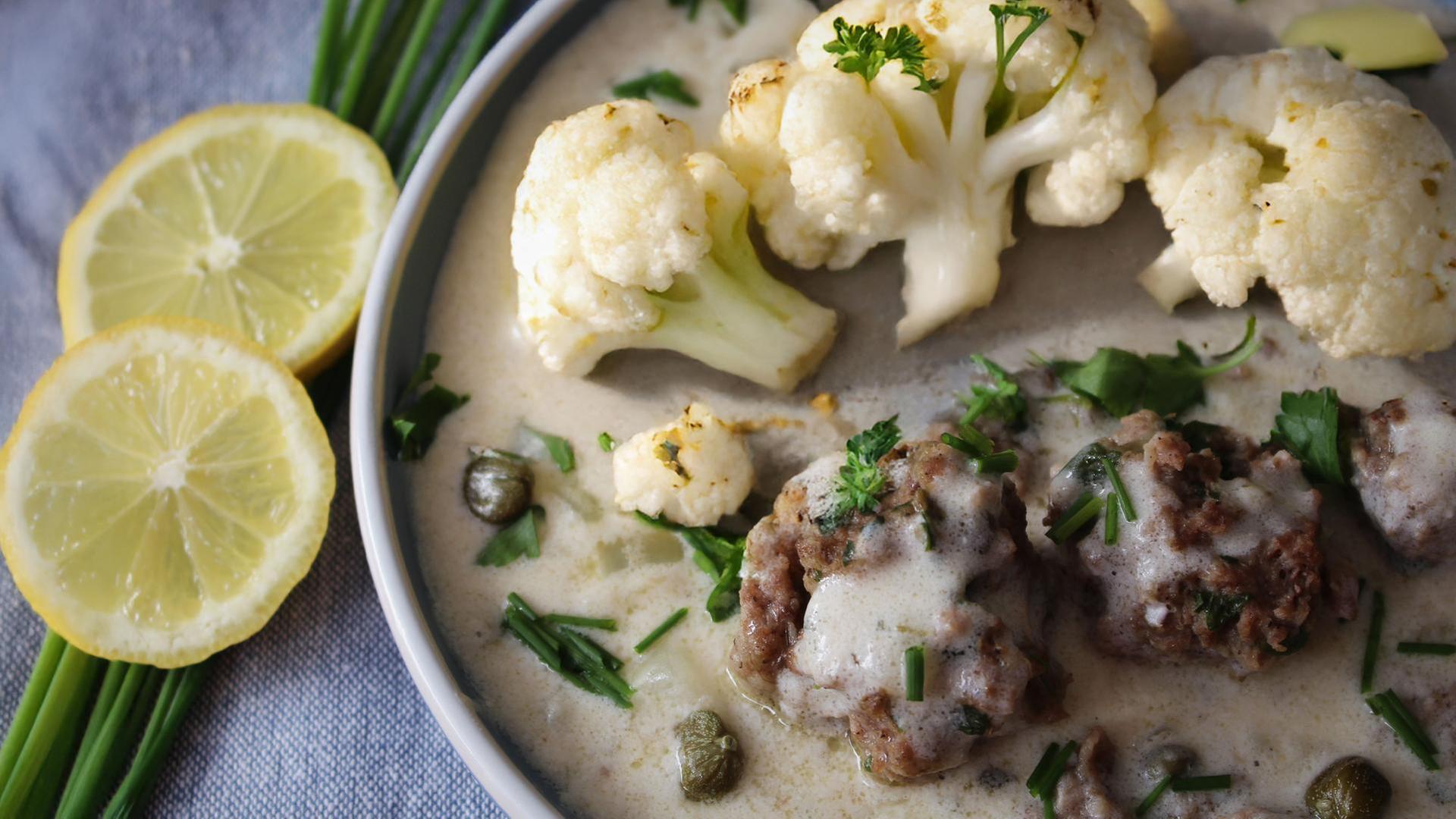 Kalbsklopse mit Blumenkohl - Mit Herz am Herd