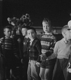 Kindergärtnerinnen werden in Verkehrserziehung unterwiesen