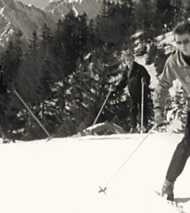 Kölner Jungs auf Klassenfahrt im verschneiten Bayern