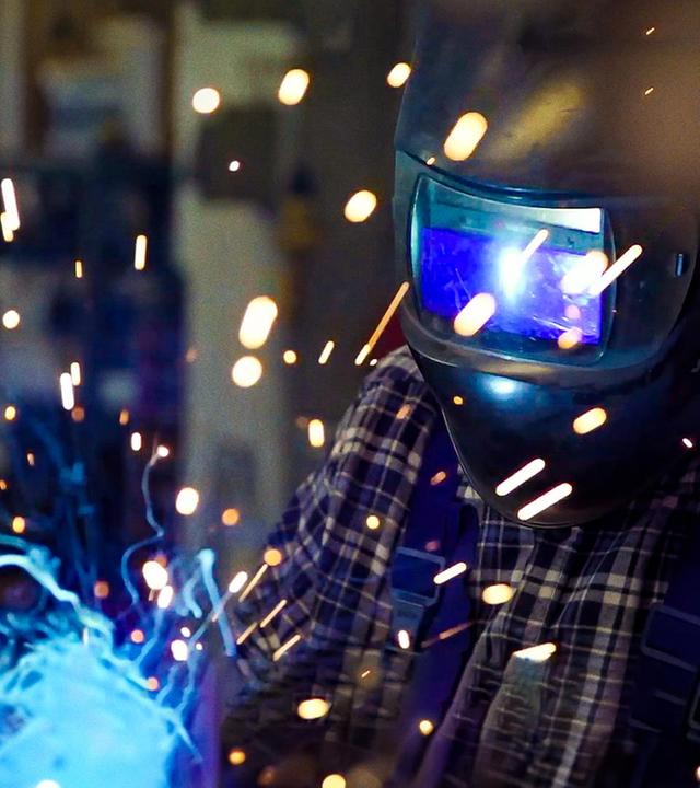 Liebevoller Bruderkuss und ganz heiße Eisen