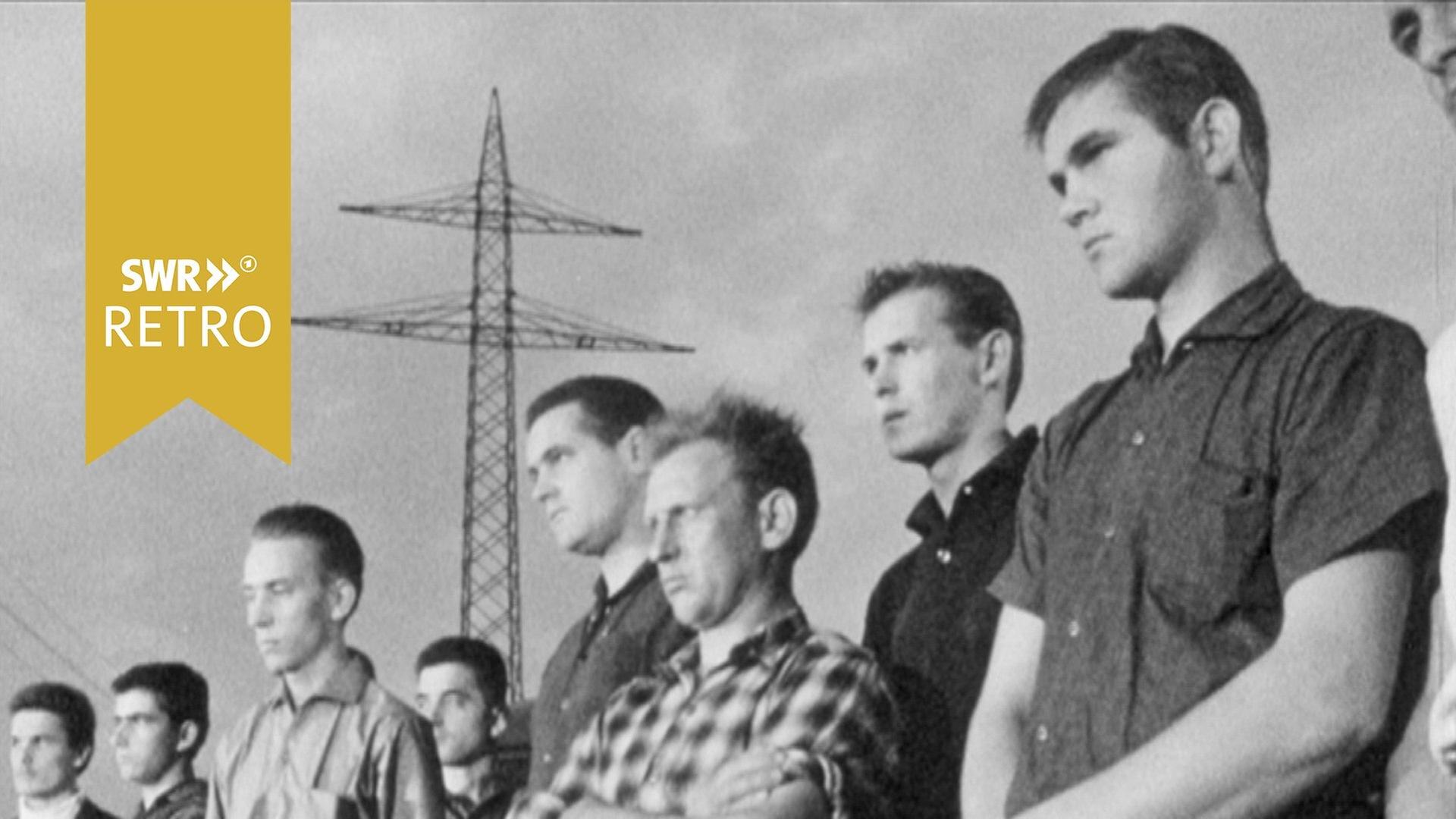 Männer auf der Großbaustelle - Zwischen Baggern und Baracken