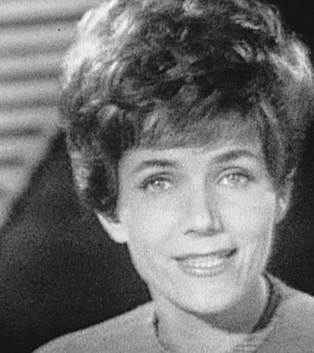 Margit Schaumäker bei Anmoderation der Sendung "Sie und die LPG" im DFF