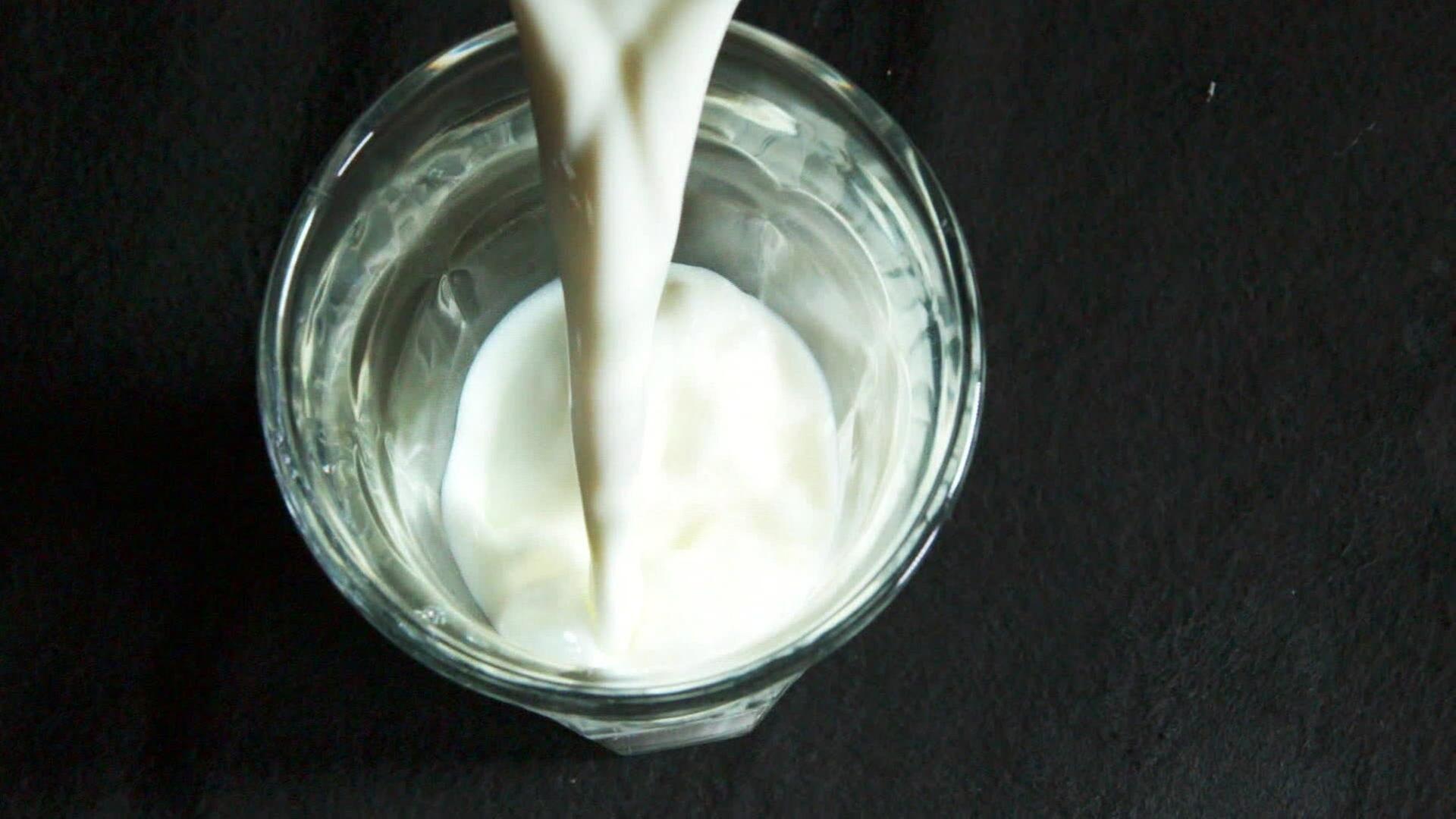 Milch - Nahrungsmittel und Milliardengeschäft