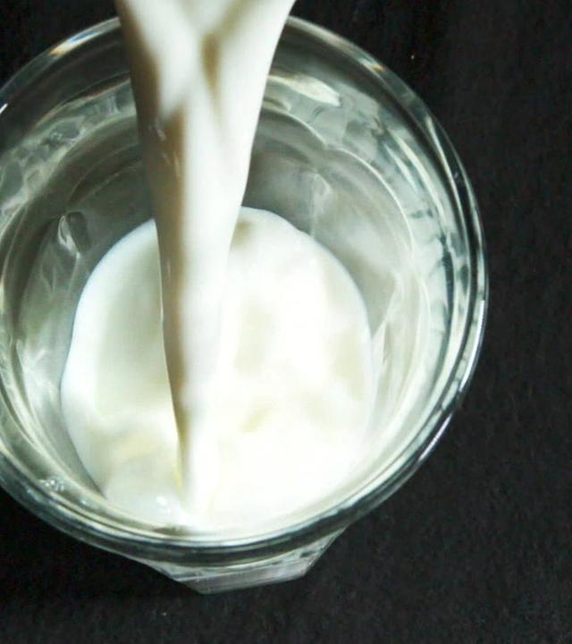 Milch - Nahrungsmittel und Milliardengeschäft