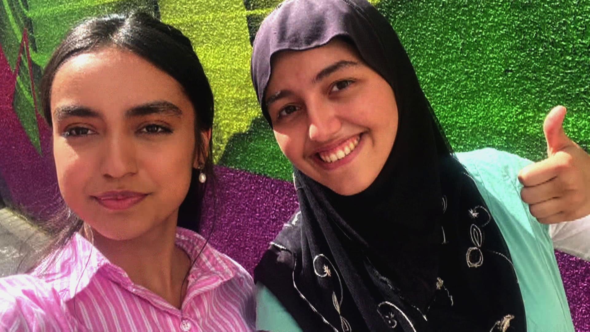 Mina und Masuma wollen sich in diese Gesellschaft einbringen