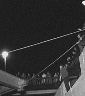 Neue Fußgängerbrücke / Stählerner Steg über Stadtautobahn