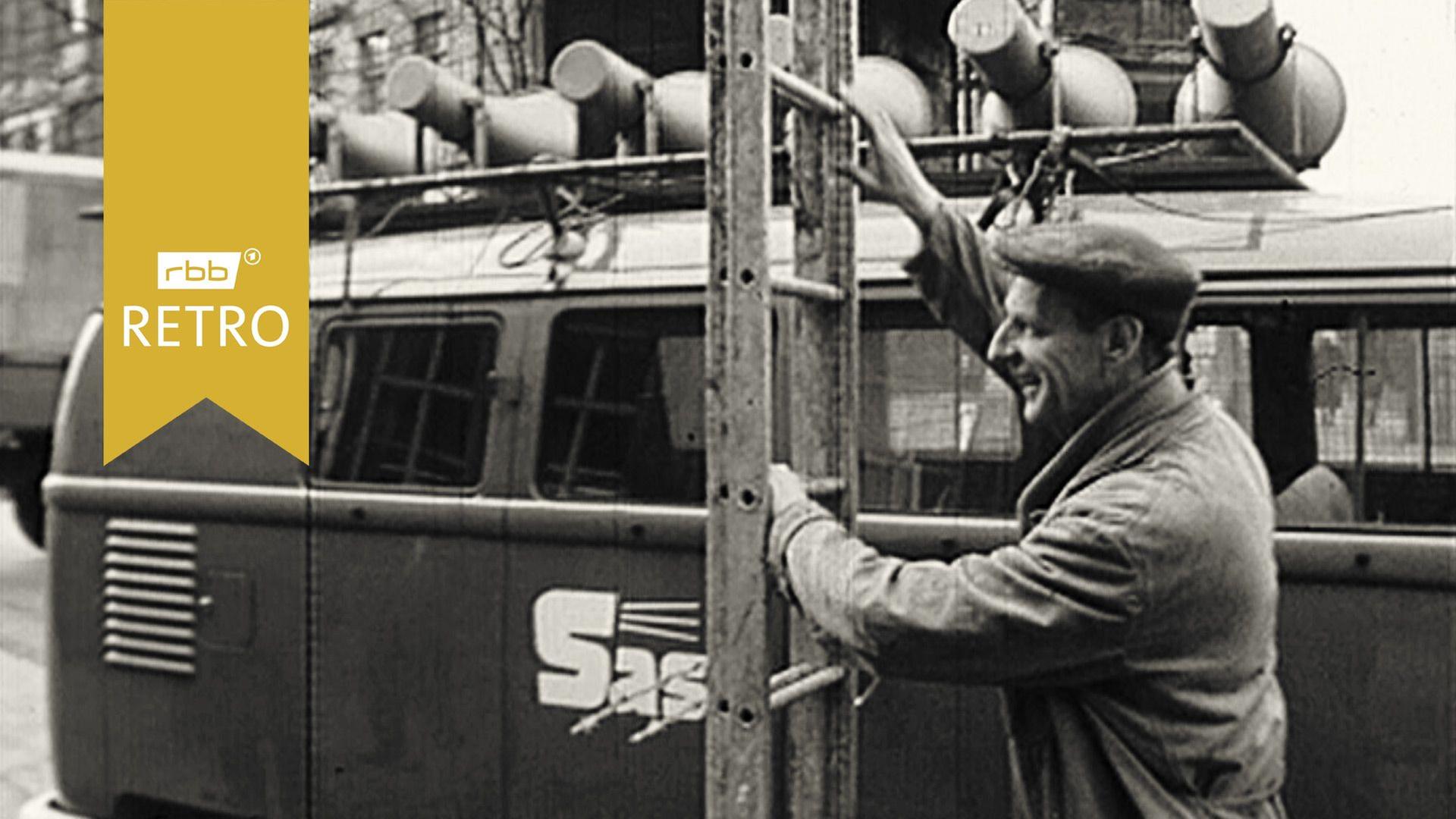 Neues Plakat an der Sektorengrenze