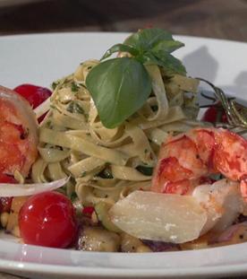 Pasta "Chitarra" mit Pesto, Grillgemüse und Gamba