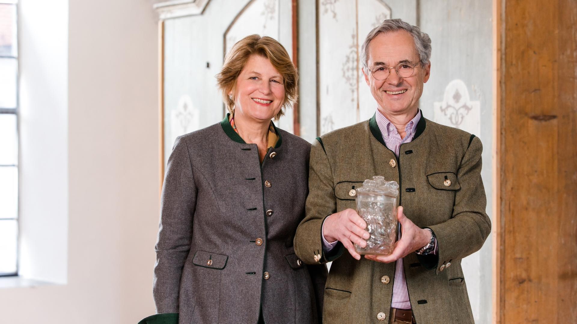 Ramsch oder Rarität? Deckelbecher aus Glas und mehr