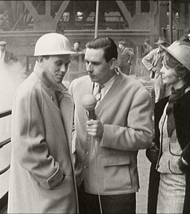 Schauspieler Horst Frank am Hochofen in Duisburg