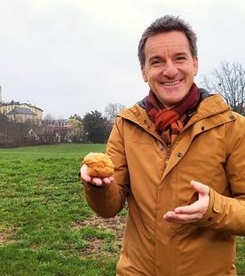 Schmalzgebäck "Hauberlinge", Slow Fashion aus Schafwolle und mehr