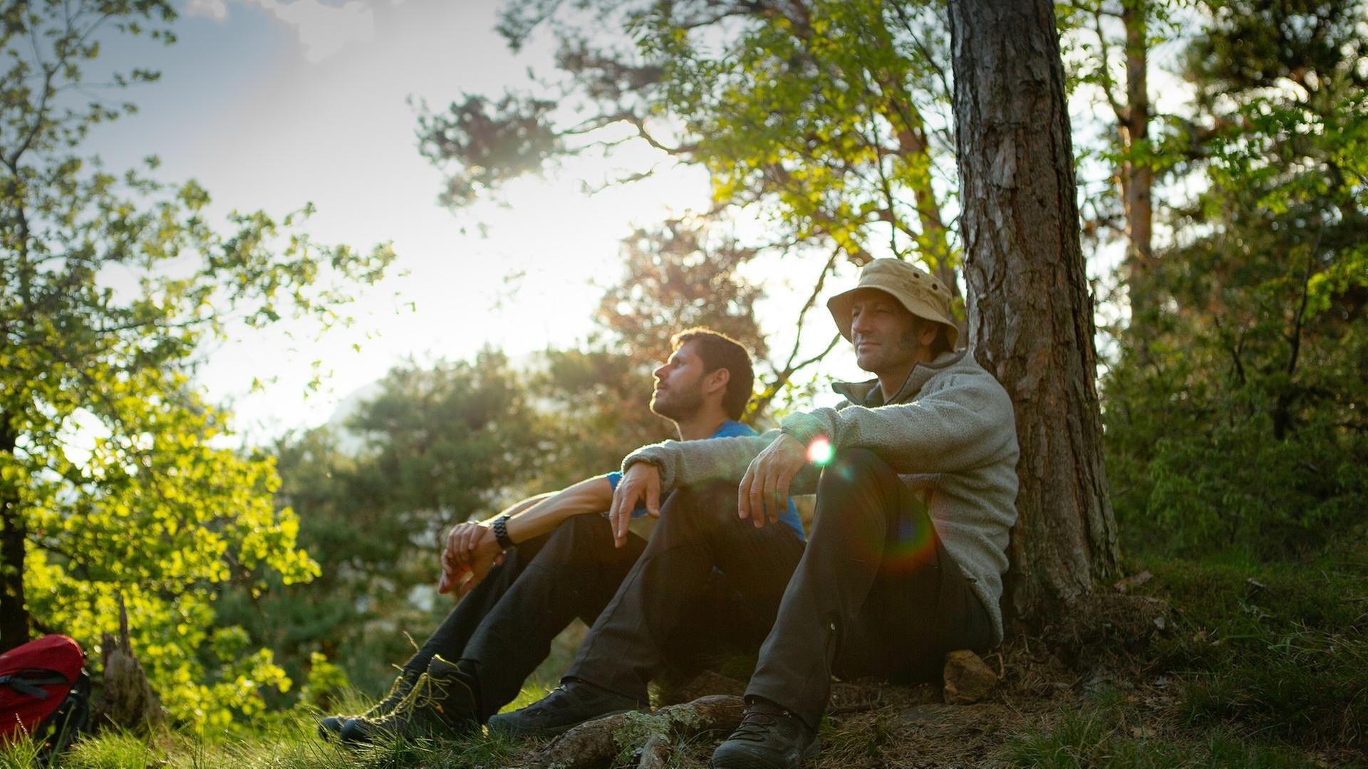 Schmidt Max badet im Wald