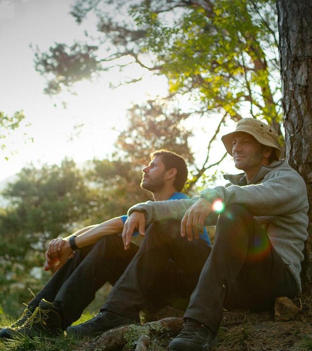 Schmidt Max badet im Wald