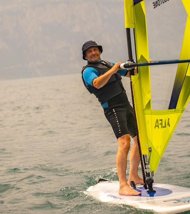 Schmidt Max lernt surfen