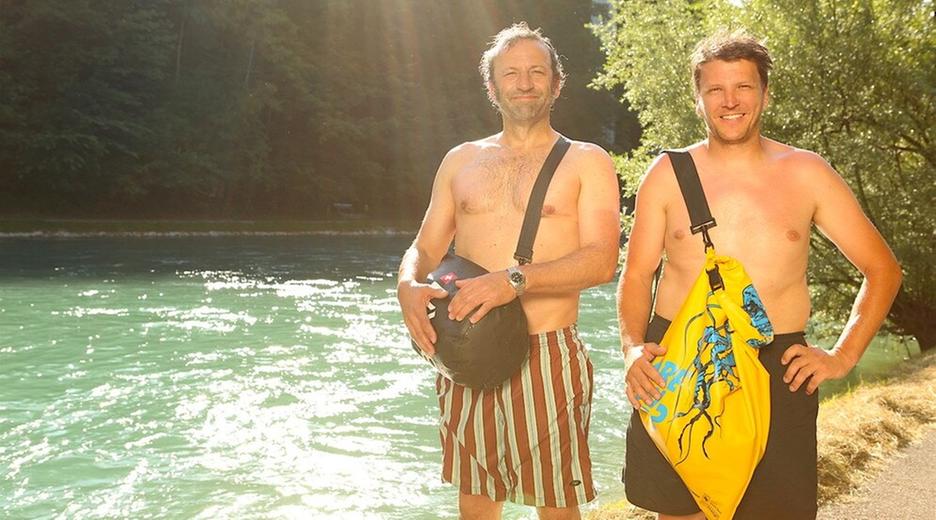 Schmidt Max schwimmt durch Bern